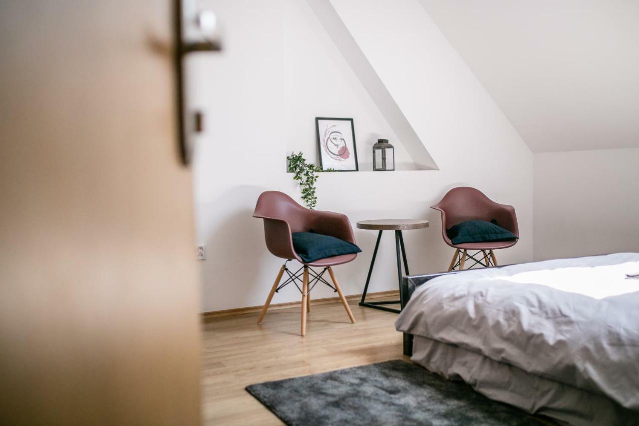 Schoendorf - Virtual Reception Hostel Pressburg